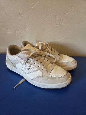 Vans Low-Top Sneakers in White and Cream Size 8